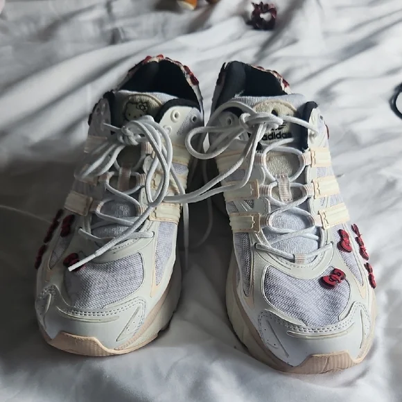 Hello Kitty Women's White and Red Sneakers 50 Anniversary SANRIO 8 US size W - Picture 4 of 10